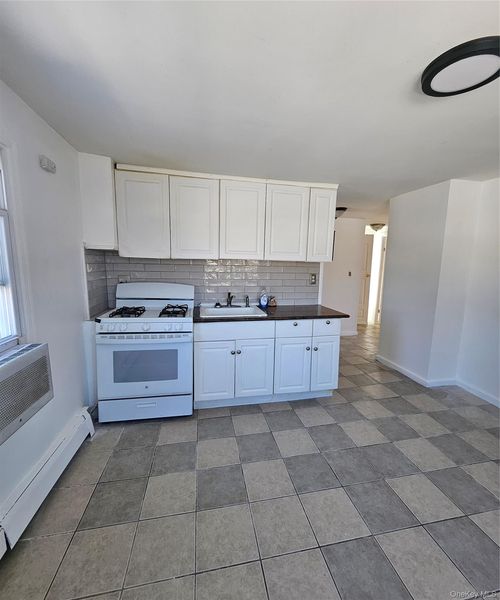 196 S Franklin St, Hempstead, NY, 11550-5613 | Card Image