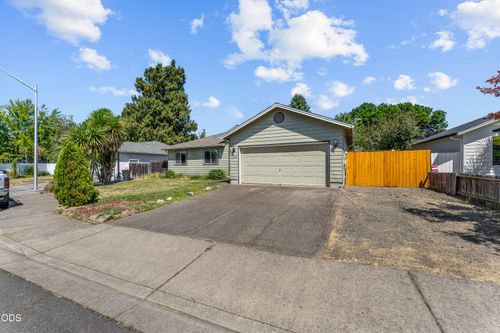 1222 Greentree Way, Central Point, OR, 97502-2983 | Card Image