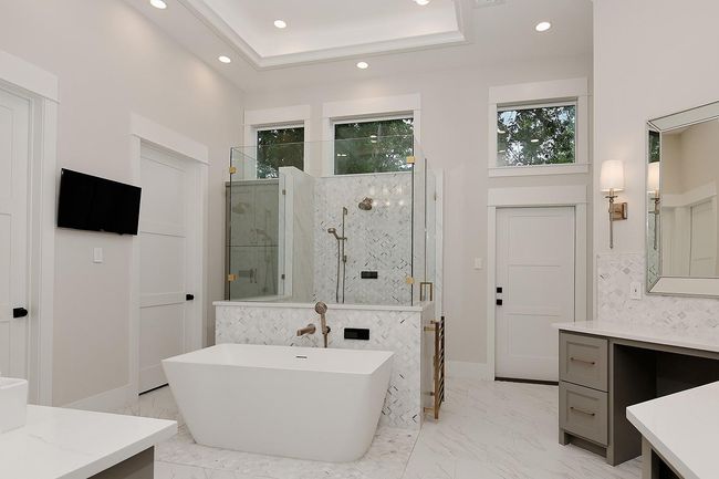Ensuite Primary Bathroom | Image 23