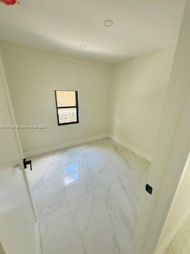 APT-3 - 905 Sw 13 Th Ct, Condo with 3 bedrooms, 1 bathrooms and null parking in Miami FL | Image 8