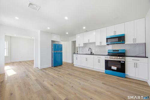 3-145 Crystal Ave, New London, CT, 06320-6438 | Card Image