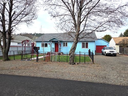 2904 N 3rd St, La Grande, OR, 97850-2708 | Card Image