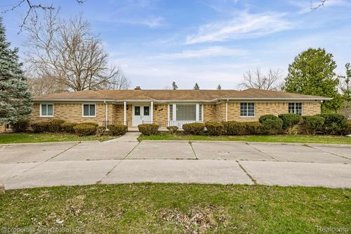 31430 Lahser Rd, Beverly Hills, MI, 48025-3635 | Card Image