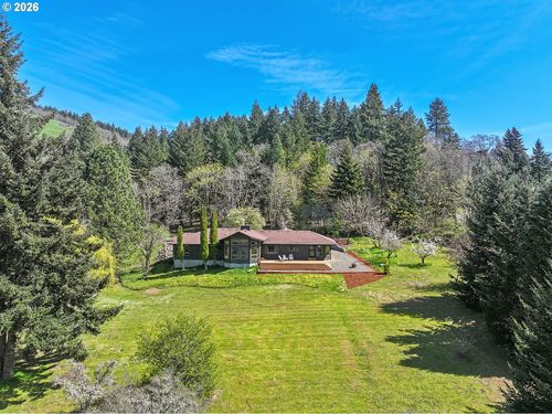 201 Nw Country Place Dr, White Salmon, WA, 98672-8911 | Card Image