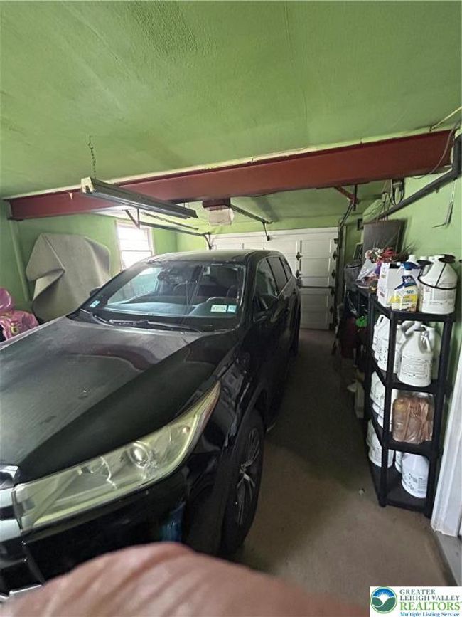 Garage | Image 17