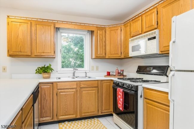 7 Di Donna Ct, Townhouse with 2 bedrooms, 2 bathrooms and null parking in Clifton NJ | Image 11