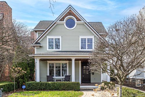 570 Pierce St, Birmingham, MI, 48009-1752 | Card Image