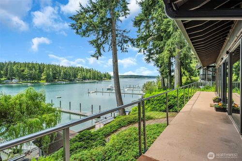 6490 Ne Monte Vista Dr, Bainbridge Island, WA, 98110-1214 | Card Image