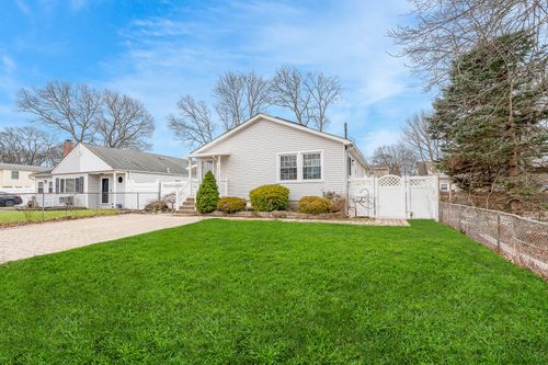 52 Robinwood Drive, Brookhaven, NY, 11951 | Card Image