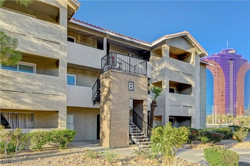 2117-4200 S Valley View Blvd, Las Vegas, NV, 89103-4029 | Card Image