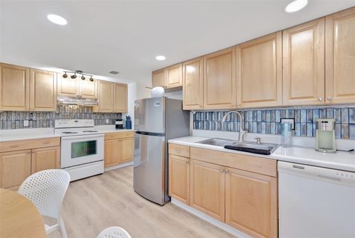 apt-101-1901 N Andrews Ave, Wilton Manors, FL, 33311-3928 | Card Image