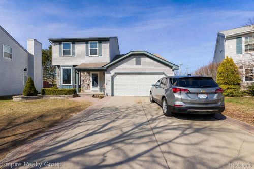 5925 Northridge Cir, Waterford, MI, 48327-1871 | Card Image