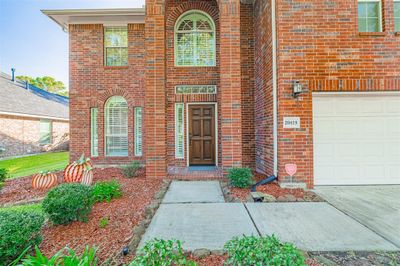 Covered front porch. | Image 3