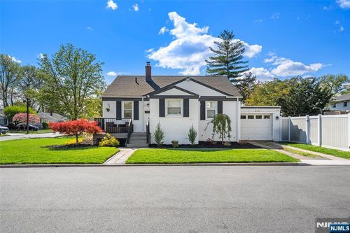 51 New Jersey Ave, Bergenfield, NJ, 07621-1324 | Card Image