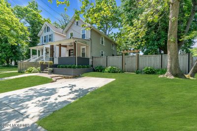 Front yard | Image 1