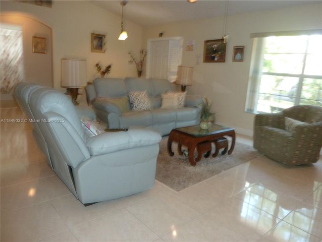 13240 Sw 20 Th St, House other with 3 bedrooms, 2 bathrooms and null parking in Miramar FL | Image 6