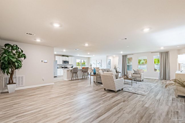 2802 Chevy Cir, House other with 5 bedrooms, 3 bathrooms and 2 parking in Pace FL | Image 8