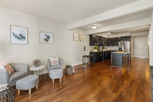 507-699 John St, Seattle, WA, 98109-5060 | Card Image