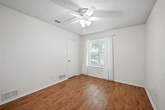 1923 Camden Way, House other with 3 bedrooms, 2 bathrooms and null parking in Carrollton TX | Image 27