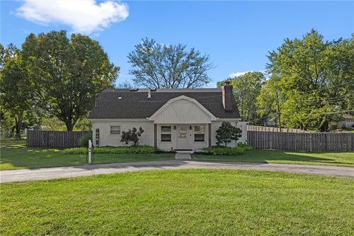 985 Harr Grove Rd, Peculiar, MO, 64078-9559 | Card Image