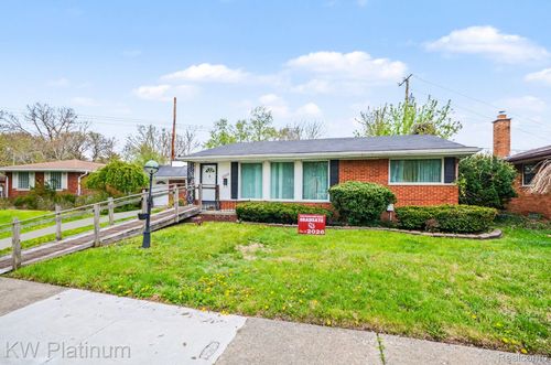 20421 Kenmore Ave, Harper Woods, MI, 48225-1718 | Card Image