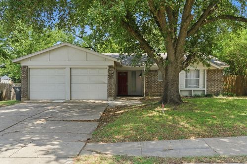 5315 Iris Ln, Arlington, TX, 76016-1245 | Card Image