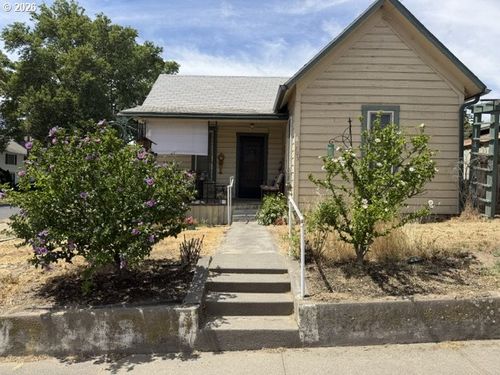 705 Nw Despain Ave, Pendleton, OR, 97801-1553 | Card Image