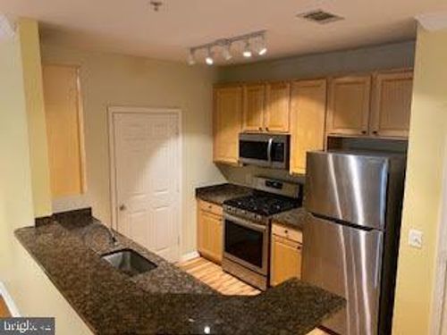 unit-218-9486 Virginia Center Blvd, VIENNA, VA, 22181-4805 | Card Image