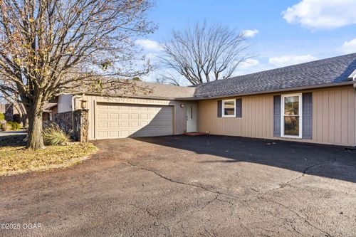 4 Hillcrest Vlg, Pittsburg, KS, 66762-9307 | Card Image