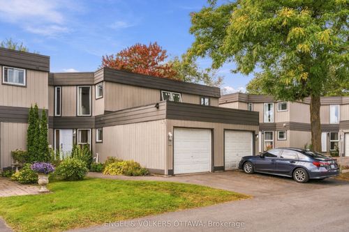 38 Compata Way, Gloucester, ON, K1B4W9 | Card Image