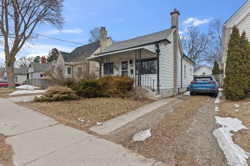 16 Oak St, London, ON, N5Z2H6 | Card Image