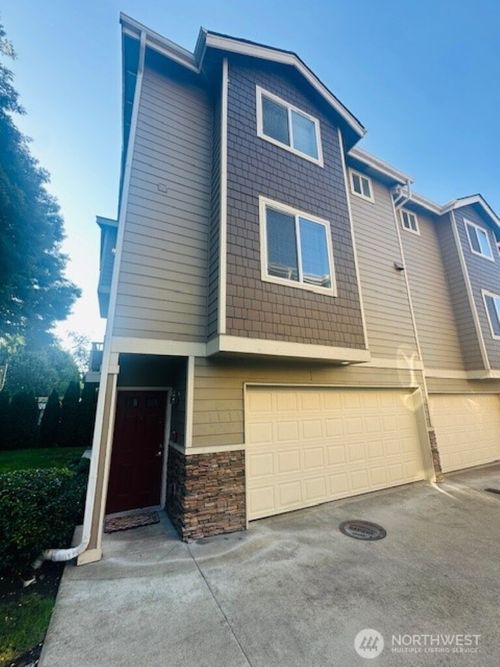 f-978 Edmonds Ave Ne, Renton, WA, 98056-0705 | Card Image