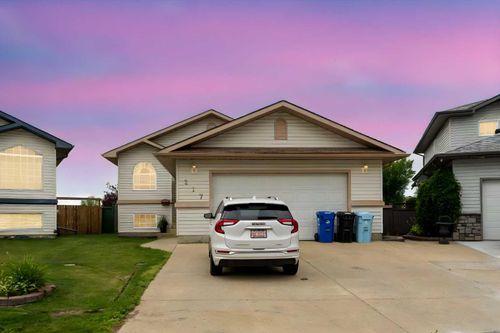 217 Smallwood Street, Fort Mcmurray, AB, T9K2J7 | Card Image
