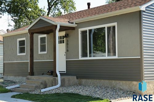 3016 S Glendale Ave, Sioux Falls, SD, 57105-5415 | Card Image