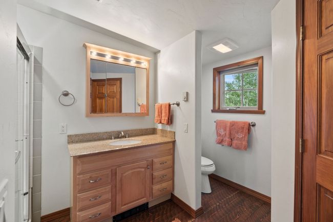 Upstairs Bathroom | Image 20