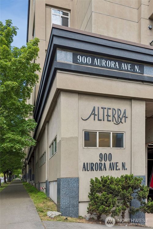 900 Aurora Ave, Seattle, WA, 98109 | Card Image