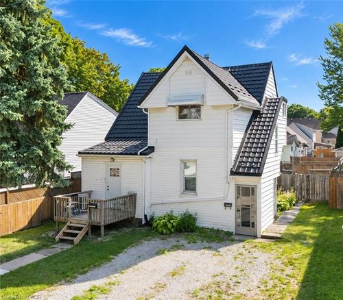 404 Russell St S, Sarnia, ON, N7T3M7 | Card Image