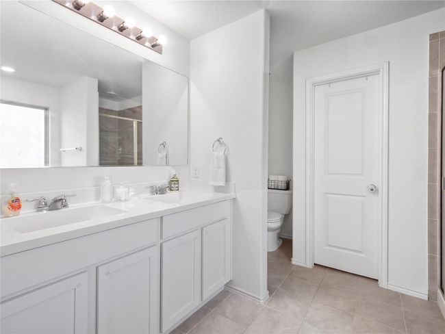 Full bath with dual vanity | Image 10