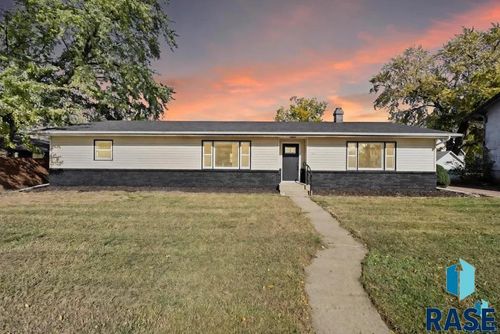 206 W Hemlock St, Beresford, SD, 57004-1720 | Card Image