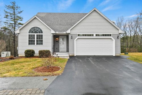 32-32 Autumn Ln, East Kingston, NH, 03827-2076 | Card Image