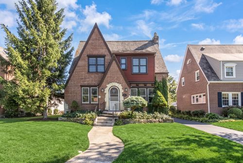 221 East Ave, Park Ridge, IL, 60068-3507 | Card Image