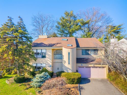 17 Princeton Dr, Syosset, NY, 11791-6739 | Card Image