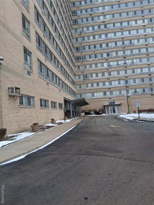 apt-725-8900 E Jefferson Ave, Detroit, MI, 48214-2973 | Card Image