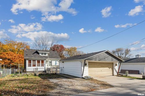 822 28th St, Bettendorf, IA, 52722-5116 | Card Image