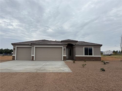 655 S Verde Rd, Golden Valley, AZ, 86413-8638 | Card Image