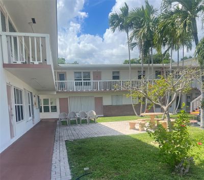 3B - 1300 N 12th Ct, Condo with 2 bedrooms, 1 bathrooms and null parking in Hollywood FL | Image 1