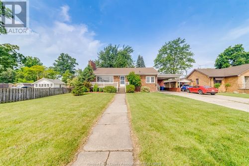 36 Sandwich St N, Amherstburg, ON, N9V2T7 | Card Image