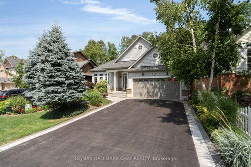 15 Oakmont Ave, Oro Medonte, ON, L0L2L0 | Card Image