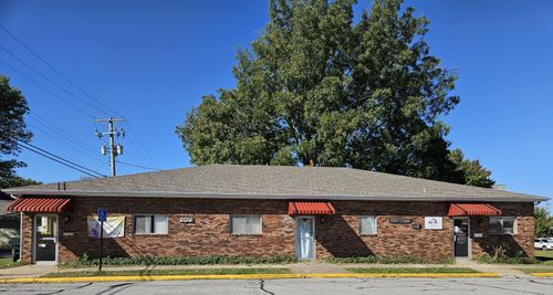 203 S Washington Ave, Aurora, MO, 65605-1463 | Card Image