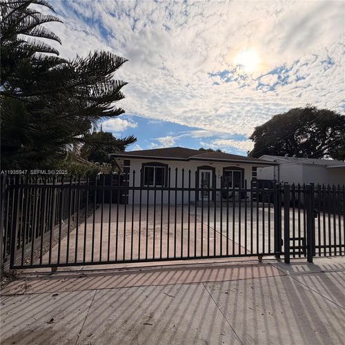 3140 Nw 60th St, Miami, FL, 33142-2105 | Card Image